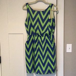 Blue/green sleeveless summer dress w. Pockets. Size 8/10. Length 35”